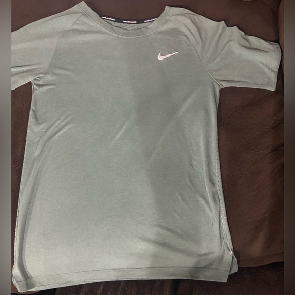 Nike Running Womens Size XS Khaki Green Mesh Back Short Sleeve T-Shirt - Picture 6 of 15